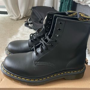 UNWORN Doc Martens 1460 Black Smooth